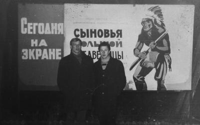 Прикрепленное изображение: У кинотеатра им. Шевченко (1967).jpg